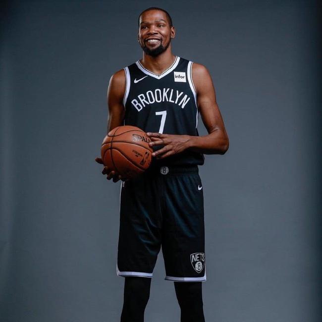 他能够在紧 他能够在紧