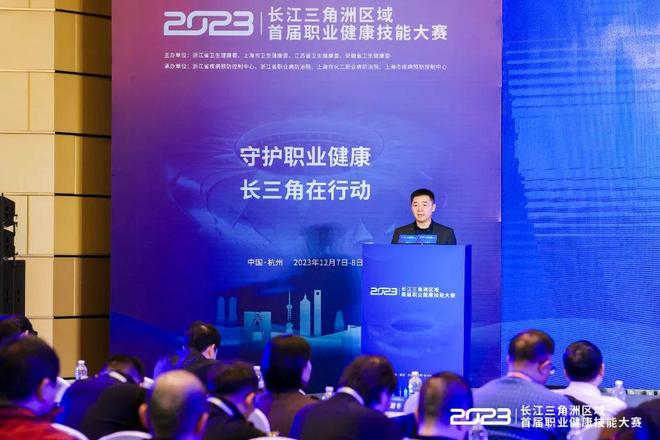 巴萨门将佩尼亚接近加盟科莫，转会谈判进展顺利