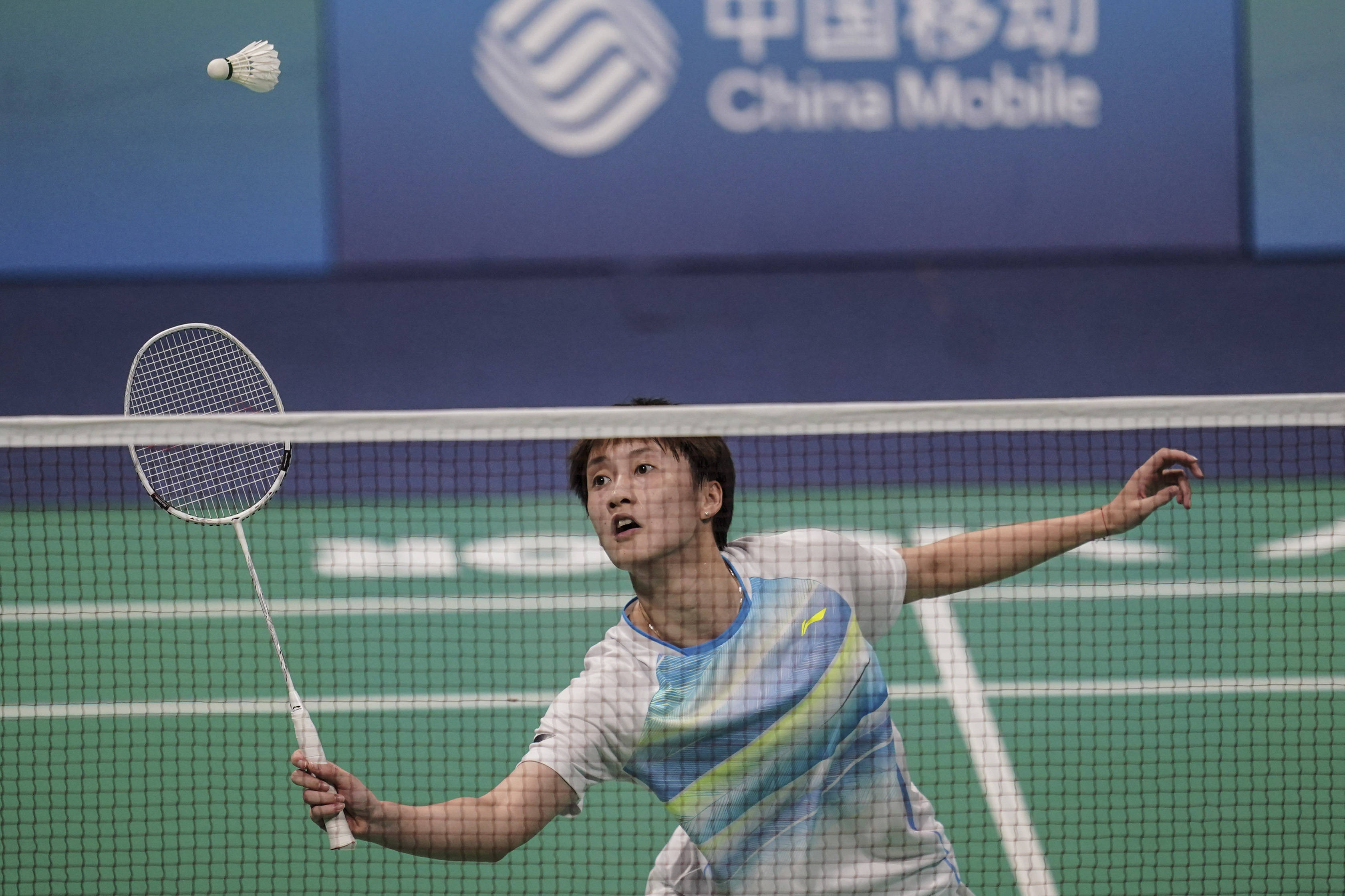 NBA媒体透露：詹姆斯今夏可能拒绝执行下赛季的球员选项合同，准备和湖人签订新合同.